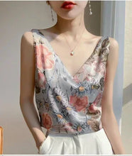 Load image into Gallery viewer, Niche Design Western-style Silk Camisole Women&#39;s V-neck Floral Print Tops
